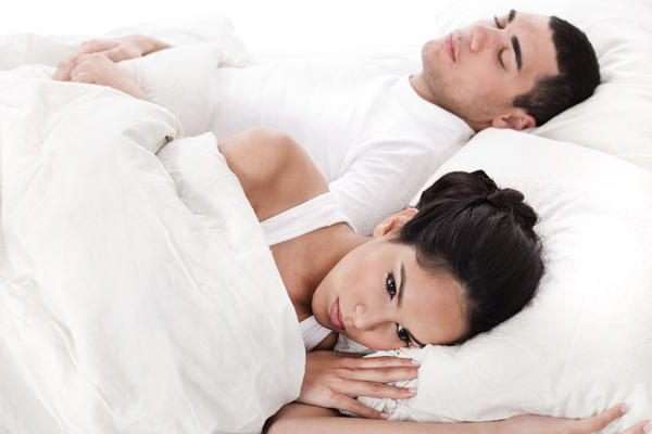 ngủ với người lạ